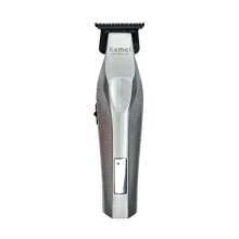 ماشین اصلاح موی صورت شارژی کیمی مدل KM-3023-702 با تیغه سرامیک و استیل ضد التهاب، باتری لیتیوم یون 2000 میلی‌آمپر ساعت، نمایش وضعیت باتری و طراحی ارگونومیک مقاوم در برابر ضربه